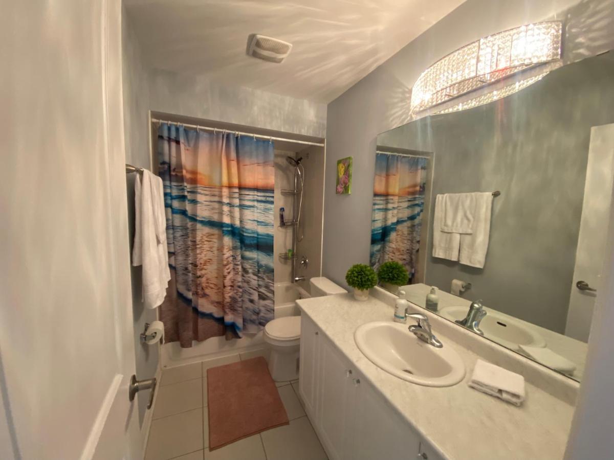 2 Bedroom With 2 Ensuites Unit In Ричмонд-Хилл Экстерьер фото
